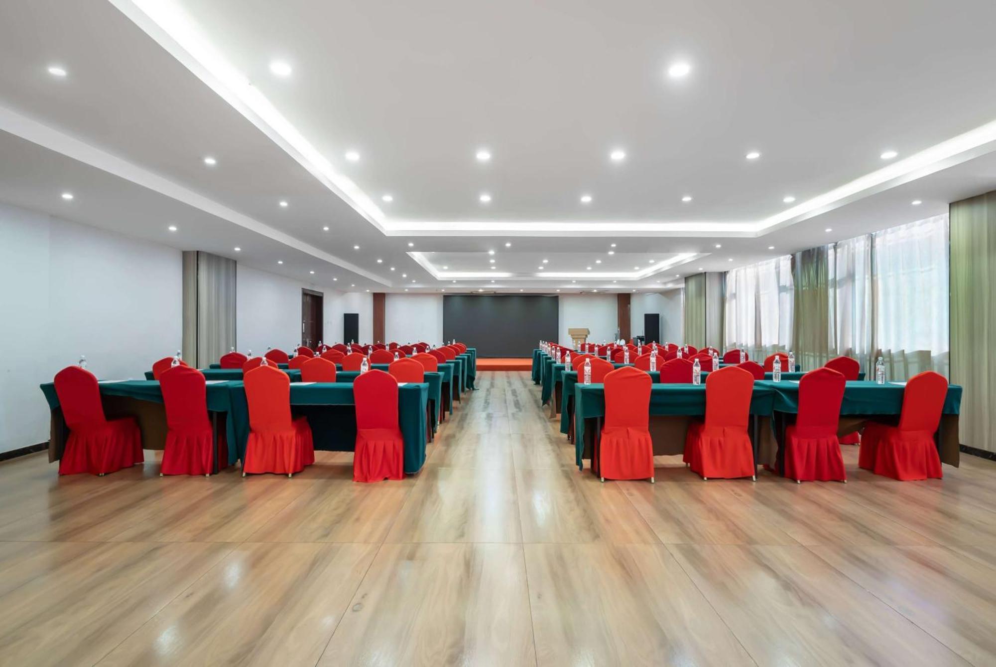 Ramada Linyi North Hotel Eksteriør billede