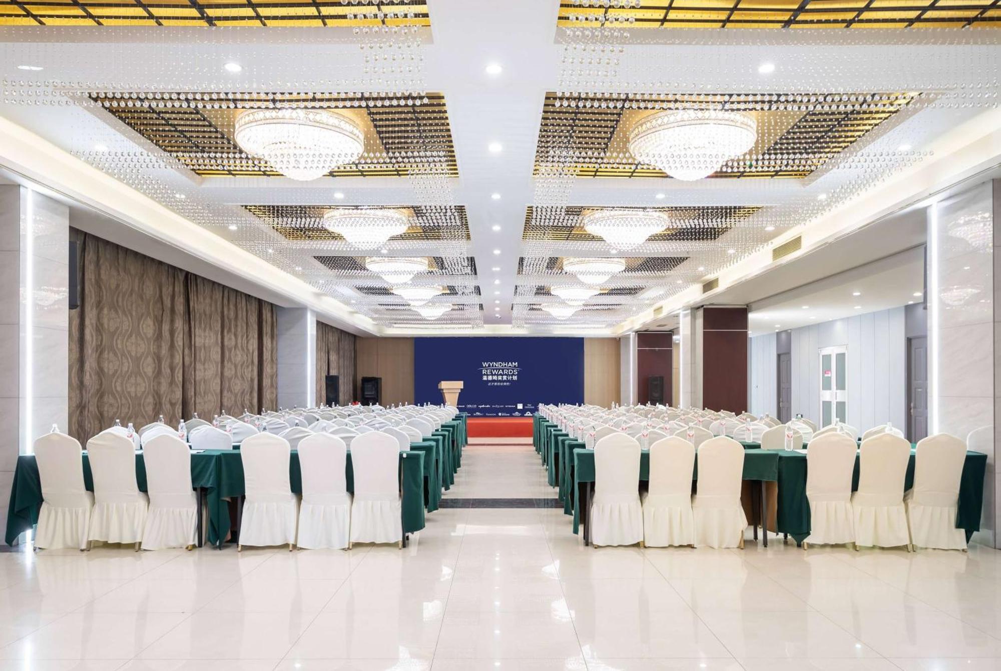 Ramada Linyi North Hotel Eksteriør billede